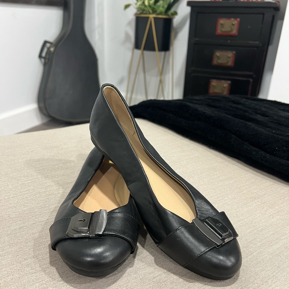 e369 Easy Spirit Black Leather Women's Flats. NWOT